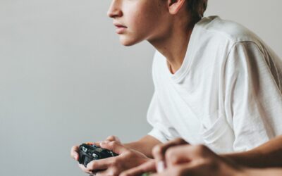 Adicción a los videojuegos perjudica salud y rendimiento escolar